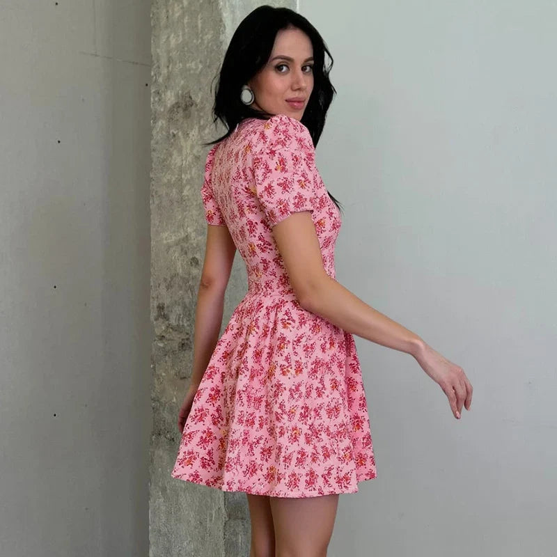 Hugcitar 2026 Floral Print V Neck Short Sleeve Lace Up Zip Up Sexy Slim Pleated Mini Dress Summer Elegant Outfits Party Vacation