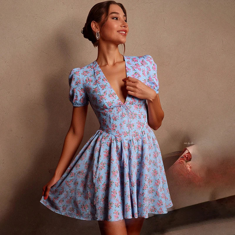 Hugcitar 2026 Floral Print V Neck Short Sleeve Lace Up Zip Up Sexy Slim Pleated Mini Dress Summer Elegant Outfits Party Vacation